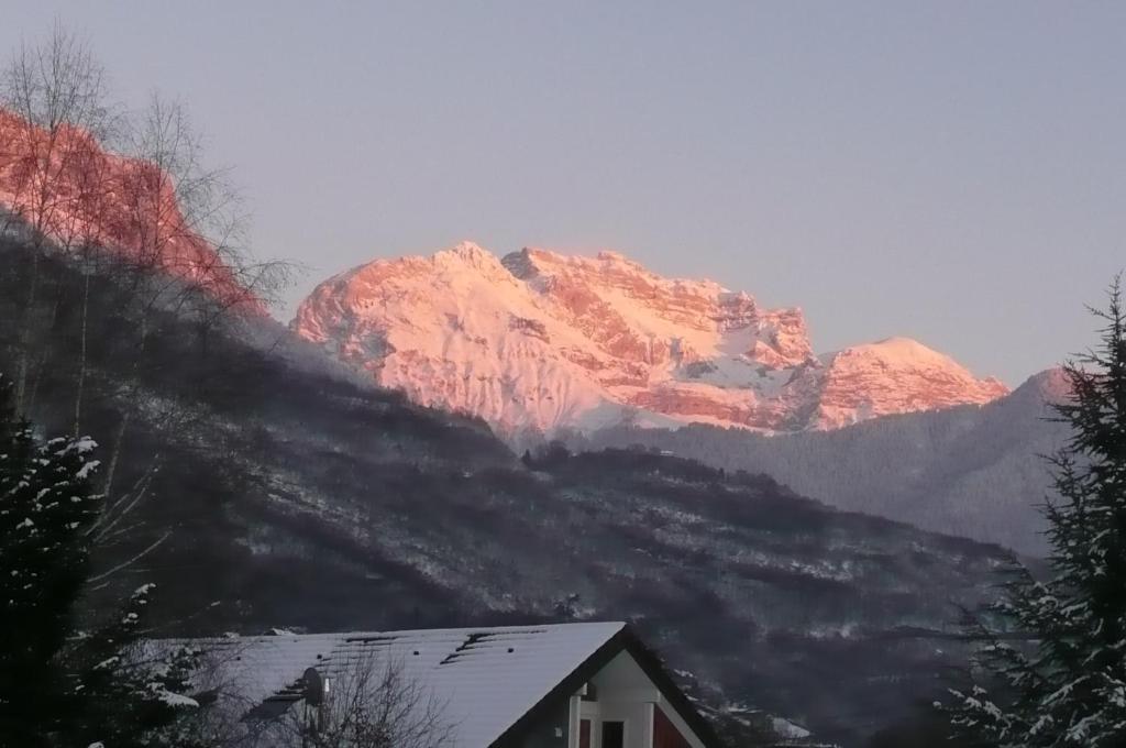 Hotel Golf Et Montagne Talloires Exterior foto