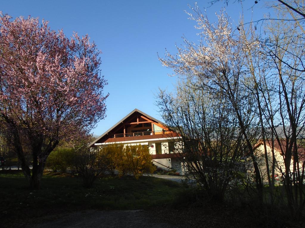 Hotel Golf Et Montagne Talloires Exterior foto